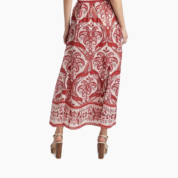 Farm Rio 
FARM Rio Tropical Cameo Puff Sleeve Cotton Maxi Dress in XS - Picture 3 of 6